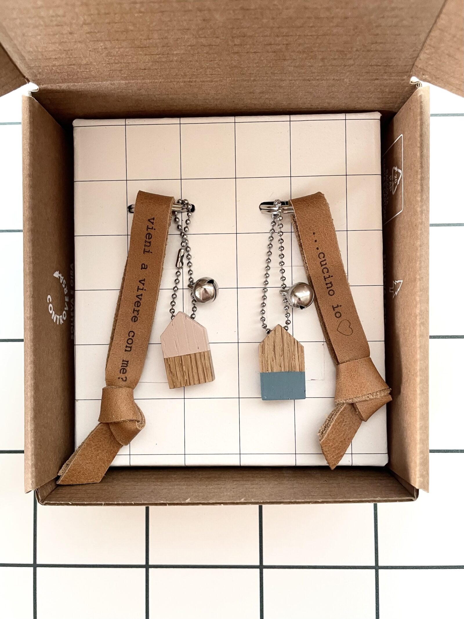 Box Coppia Portachiavi Casetta con pelle - Con INCISIONE -15% - immagine 3